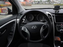 Grau Gebraucht 2017 Hyundai i30 Kombi | 10.900 € (Fairer Preis)