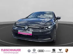 Grau Gebraucht 2024 VW Golf VIII Style Limousine | 29.980 € (Fairer Preis)