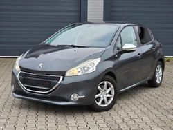Grau Gebraucht 2014 Peugeot 208 Style Kleinwagen | 2.650 € (Etwas zu teuer)