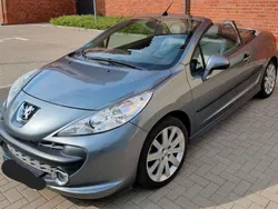 Grau Gebraucht 2007 Peugeot 207 CC Cabrio | 5.000 € (Teuer)
