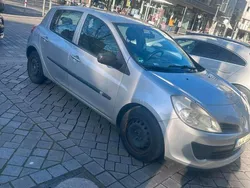 Silber Gebraucht 2007 Renault Clio III Kleinwagen | 1.700 €