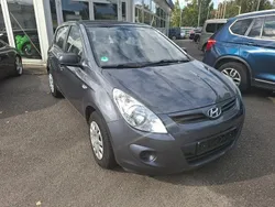 Grau Gebraucht 2010 Hyundai i20 Comfort Limousine | 2.990 € (Etwas zu teuer)