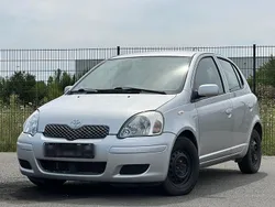 Silber Gebraucht 2003 Toyota Yaris Kleinwagen | 3.970 € (Etwas zu teuer)