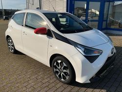 Weiß Gebraucht 2021 Toyota Aygo X-play Kleinwagen | 8.900 € (Guter Preis)