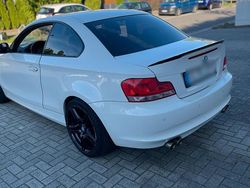 Weiß Gebraucht 2011 BMW 120 Coupé Coupé | 6.999 € (Etwas zu teuer)