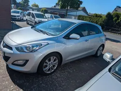 Grau Gebraucht 2013 Hyundai i30 Edition Limousine | 6.700 € (Fairer Preis)