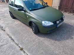 Grün Gebraucht 2005 Opel Corsa Kleinwagen | 2.800 € (Etwas zu teuer)