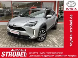 Schimmering silber metallic Neu 2025 Toyota Yaris Cross SUV | 31.980 €