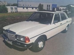 Weiß Gebraucht 1982 Mercedes E230 Limousine | 10.000 €