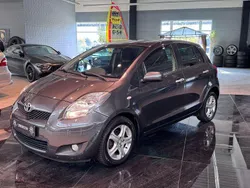 Grau Gebraucht 2011 Toyota Yaris Edition Limousine | 4.995 € (Fairer Preis)
