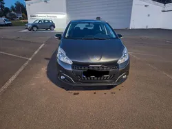 Grau Gebraucht 2017 Peugeot 208 Active Kleinwagen | 7.600 € (Fairer Preis)