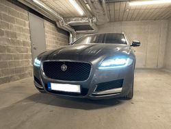 Grau Gebraucht 2017 Jaguar XF Limousine | 19.700 €