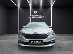 Silber Gebraucht 2024 Skoda Fabia Ambition Limousine | 22.790 € (Fairer Preis)
