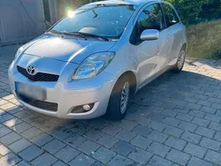 Silber Gebraucht 2010 Toyota Yaris Kleinwagen | 3.299 € (Fairer Preis)