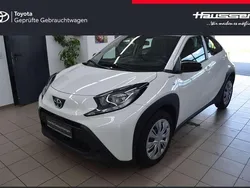 Schneeweiß Gebraucht 2023 Toyota Aygo X-play Kleinwagen | 13.840 € (Fairer Preis)