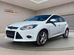 Weiß Gebraucht 2014 Ford Focus Trend Limousine | 6.400 € (Fairer Preis)