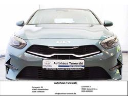 Grau (yucca stahlgrau) Neu 2025 Kia Ceed Vision Limousine | 24.970 € (Fairer Preis)