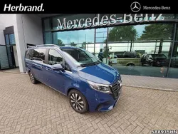 Blau Gebraucht 2024 Mercedes V300 Avantgarde Van / Kleinbus | 82.900 €