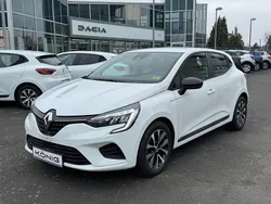 Weiß Gebraucht 2023 Renault Clio V Equilibre Limousine | 13.777 € (Fairer Preis)