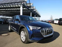 Blau Gebraucht 2022 Audi e-tron SUV | 29.900 € (Guter Preis)