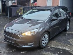 Grau Gebraucht 2016 Ford Focus Business Edition Limousine | 9.990 € (Fairer Preis)