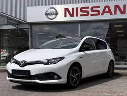 Schneeweiß Gebraucht 2019 Toyota Auris Hybrid Team Limousine | 17.490 € (Fairer Preis)