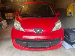 Rot Gebraucht 2007 Peugeot 107 Kleinwagen | 1.200 €