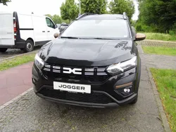 Schwarz Gebraucht 2023 Dacia Jogger Extreme Limousine | 19.900 € (Fairer Preis)