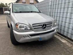 Grau Gebraucht 2004 Mercedes ML270 SUV | 2.750 €
