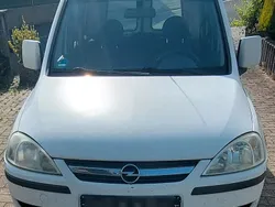 Weiß Gebraucht 2006 Opel Combo Van / Kleinbus | 1.999 € (Fairer Preis)