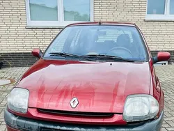 Rot Gebraucht 1998 Renault Clio II Kleinwagen | 1.000 € (Superpreis)