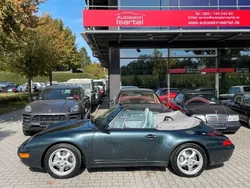 Grün (aventuragrün) Gebraucht 1995 Porsche 911 Carrera 4 Cabrio | 77.500 €