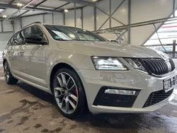 Grau Gebraucht 2020 Skoda Octavia RS Kombi | 17.900 € (Fairer Preis)