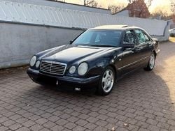 Violet Gebraucht 1996 Mercedes E420 Avantgarde Limousine | 3.490 €