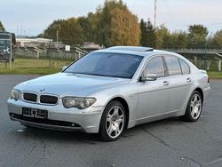 Grau Gebraucht 2003 BMW 760 Limousine | 3.900 €