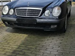 Schwarz Gebraucht 1999 Mercedes E430 Avantgarde Limousine | 9.000 € (Teuer)