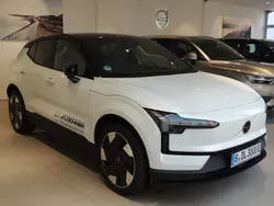 Weiß Gebraucht 2024 Volvo EX30 Performance SUV | 39.980 € (Teuer)