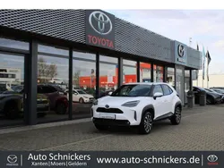 Pure) white ii (weiss Gebraucht 2022 Toyota Yaris Cross Team SUV | 23.240 € (Guter Preis)