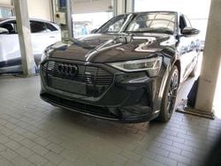 Mythosschwarz metallic Gebraucht 2022 Audi e-tron Black Edition SUV | 38.885 € (Fairer Preis)