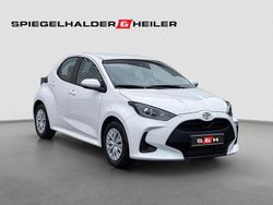 Weiß Gebraucht 2023 Toyota Yaris Comfort Limousine | 15.900 € (Fairer Preis)