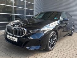 Saphirschwarz metallic Gebraucht 2025 BMW 520 Basis Kombi | 50.749 € (Teuer)