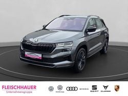 Graphitegrau metallic Gebraucht 2025 Skoda Karoq SportLine SUV | 37.990 € (Fairer Preis)