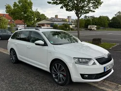 Weiß Gebraucht 2015 Skoda Octavia LAURIN & KLEMENT Kombi | 13.990 €