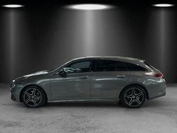 Grau Gebraucht 2024 Mercedes CLA220 Shooting Brake AMG line Kombi | 43.990 €