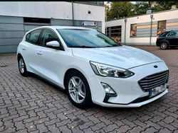 Weiß Gebraucht 2018 Ford Focus Limousine | 11.400 € (Fairer Preis)