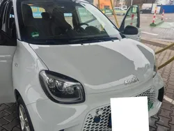 Weiß Gebraucht 2021 Smart ForFour Electric Drive Limousine | 13.600 €