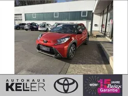 Chili red perleffekt/dach myst Neu 2025 Toyota Aygo Kleinwagen | 21.990 €