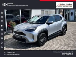 Shimmering silver metallic Gebraucht 2022 Toyota Yaris Hybrid Advance | 26.390 € (Etwas zu teuer)