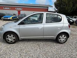 Silber Gebraucht 2002 Toyota Yaris Kleinwagen | 1.390 € (Fairer Preis)