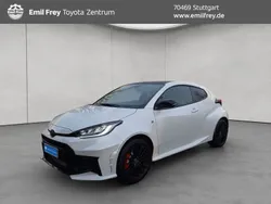 Platinumweiß perleffekt Gebraucht 2024 Toyota Yaris Limousine | 48.850 €